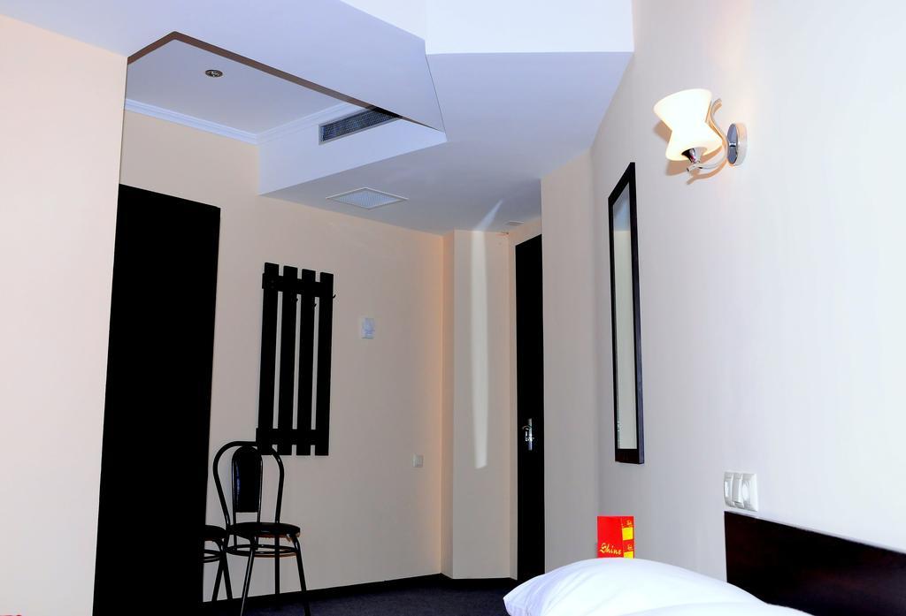 Hotel Shine In Kobuleti Pokoj fotografie
